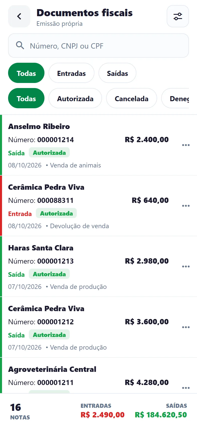 Lista de documentos fiscais no app, com entradas, saídas, valor e situação